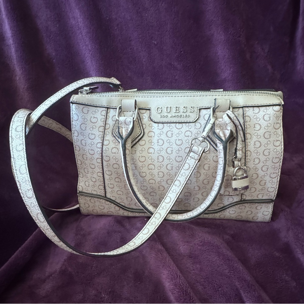 Light pink guess purse\ crossbody